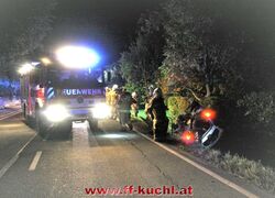 Verkehrsunfall - PKW über Böschung