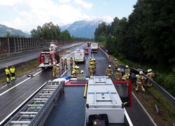 // EINSATZ // Schwerer Verkehrsunfall auf der A10