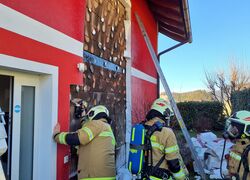 // EINSATZ // Brand Wohnhaus und Mutwillige Falschalarmierung