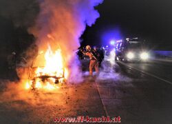 PKW-Brand auf der Autobahn